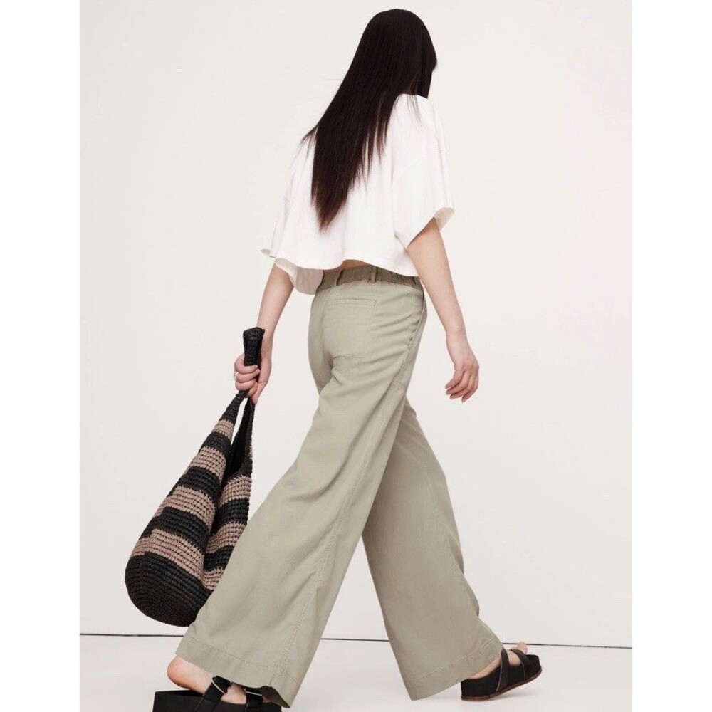 BANANA REPUBLIC Super-Soft Soma Mid-Rise Wide-Leg Pant - Small Beige #772648